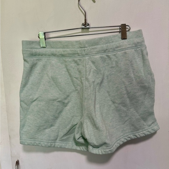32 Degrees Cool Shorts ~ Size M - Picture 2 of 3